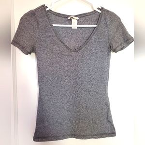 3/20$ Basic H&M V-Neck T-Shirt